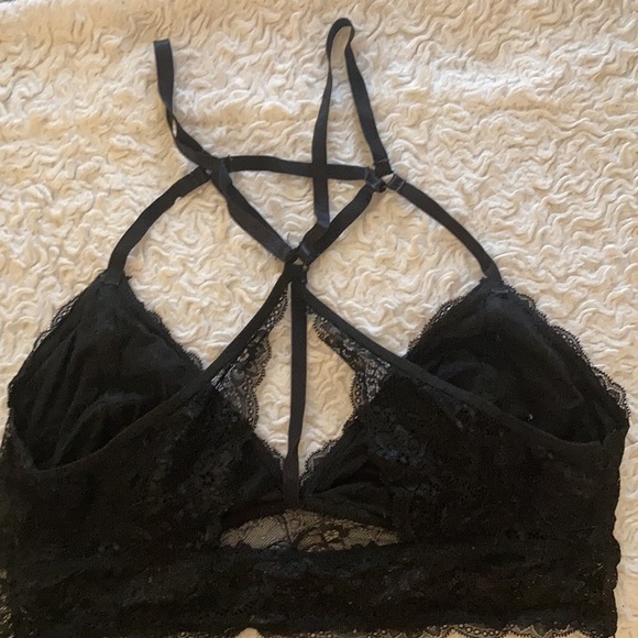 ♥️💕♥️Strappy black bralette - Picture 4 of 5